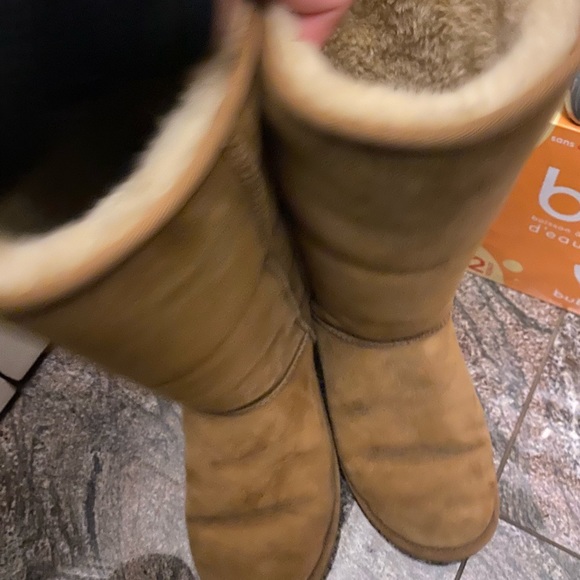 Tall chestnut classic Ugg’s - Picture 3 of 8